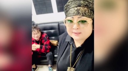 «Жаңбыр да жалғыз...»: Мақпал Жүнісова жүрек тебірентер романс жазып жатыр