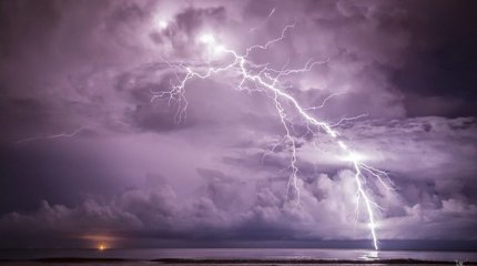 Римдегі ежелгі монументке найзағай түсіп, бүлінді