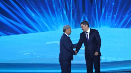 Бектенов вручил награды нефтяникам