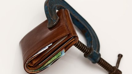 Ракам лучше не брать и не давать в долг; Девам материально помогут родственники: гороскоп на 9 сентября