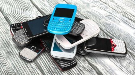 КНОПОЧНЫЙ ТЕЛЕФОН ИЛИ СЕНСОРНЫЙ СМАРТФОН: БИТВА ПРОСТОТЫ И ТЕХНОЛОГИЧНОЙ ФУНКЦИОНАЛЬНОСТИ