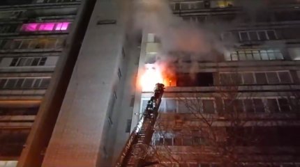 Балкон на седьмом этаже жилой многоэтажки загорелся в Усть-Каменогорске