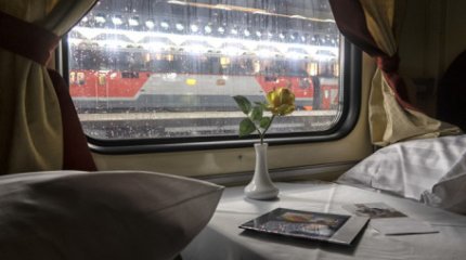 Пойыз тамбурының әйнегін сындырған мас жолаушы айыппұл арқалады