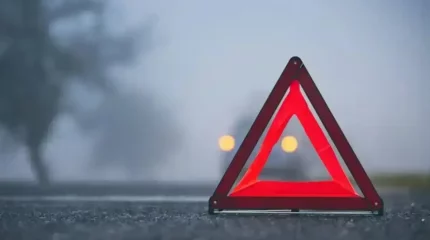 Семейде көлік жүргізушісі ана мен баланы қағып кетті