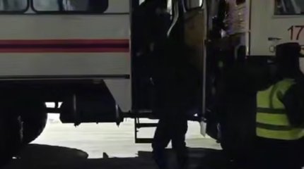 Пассажирский автобус сломался на трассе в Карагандинской области