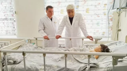 Екі жасар қыз ойнап жүріп 135 магниттік шар жұтып қойған