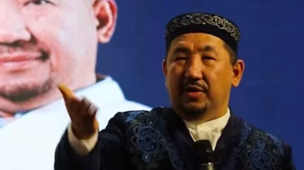 Нұрлан имам ананың қарғысы үш ұлын ұрпақсыз қалдырғанын айтты