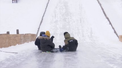 Павлодарда сырғанақтан құлап, 40 бала жарақат алған