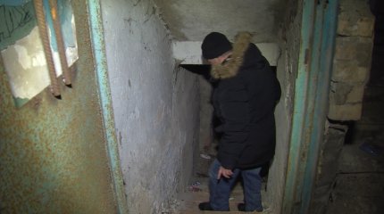 "Вся квартира сгнила": жители столицы просят признать их общежитие аварийным