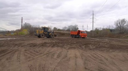 Жители Уральска возмущены добычей песка на местном пляже
