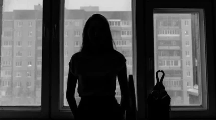 Тамырын кесіп, есікті кілттеп алған: Алматы облысында өзіне қол жұмсамақ болған қыз құтқарылды