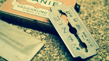 Женщина вскрыла себе вены в Алматинской области