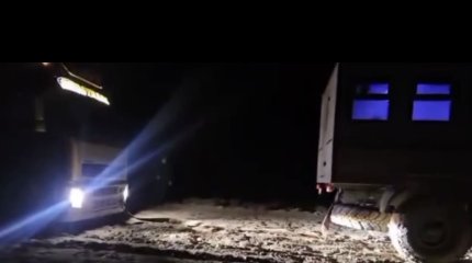 Иностранцы-дальнобойщики попали в грязевую ловушку в Мангистау