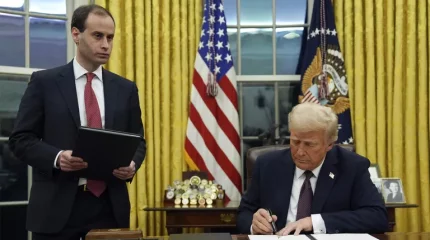 Трамп подписал указ о приостановке помощи другим странам