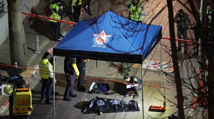 В Тель-Авиве террорист напал на прохожих с ножом: его ликвидировала женщина с оружием