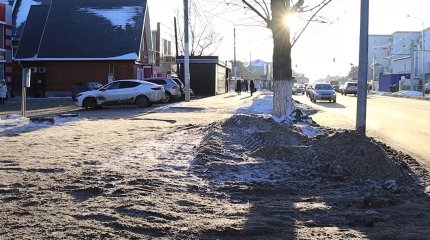 Портятся машины и обувь: костанайцы жалуются на смесь для посыпки дорог