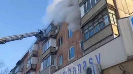 Семейдегі тұрғын үйде өрт шықты: 25 адам эвакуацияланды