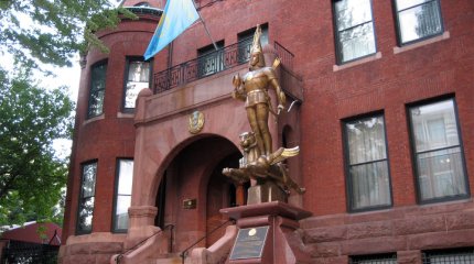 Ужесточение миграционной политики в США: посольство РК обратилось к казахстанцам