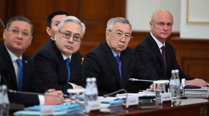 Госслужащие боятся брать ответственность, - Токаев