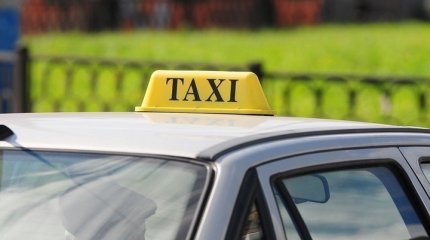 Депутаттар таксистердің жарна төлеу ережесін жоюды ұсынды