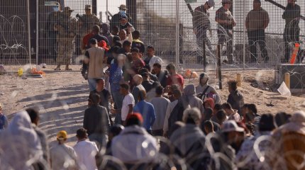 Мексика АҚШ қайтарған мигранттар үшін шатыр құрып жатыр