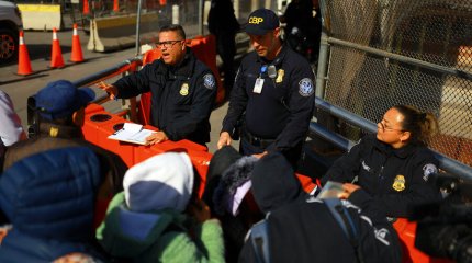 АҚШ 200 заңсыз мигрантты Колумбияға депортациялады