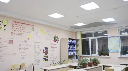 Павлодарда оқушының арқасына шеге сұғып алған мұғалім жұмыстан әлі шығарылмаған