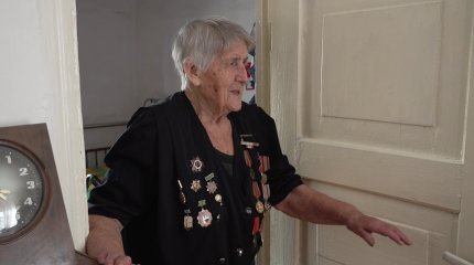 В Усть-Каменогорске  представители партии  "AMANAT" посетили 100-летнюю ветерана Великой Отечественной войны