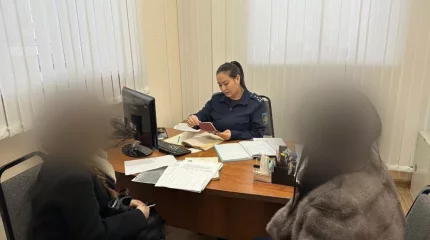 Жительницу ВКО выдворили из Казахстана за двойное гражданство