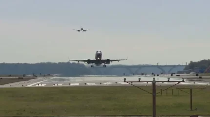 Вашингтон әуежайының маңында шағын ұшақ өзенге құлады