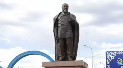 «Мұғалімдер екіге бөлініп кеткен»: Ұлы Абай туған жердегі мектептен шу шықты