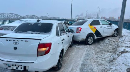 ДТП на мосту парализовало движение в Семее