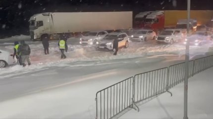 Больше 100 машин застряли на выезде из Аягоза из-за непогоды