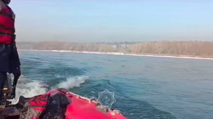 Падение авто с людьми в Иртыш: продолжаются поиски двух человек