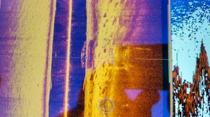 Спасатели обнаружили затонувший автомобиль в Иртыше