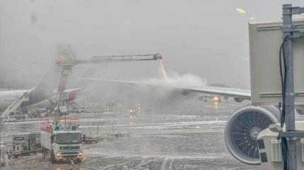 Аэропорт Франкфурта отменил 120 рейсов из-за снега и ледяного дождя