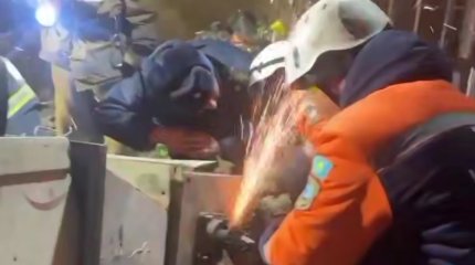 Руку рабочего зажевало станком на заводе в Мангистау