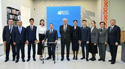 Метапневмовирус и ИИ-технологии Токаев обсудил со студентами ЕНУ