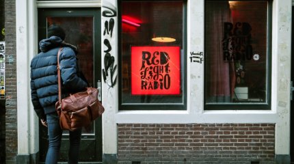 Астанчанке вернули утерянную сумку с деньгами