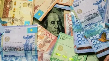 Доллар подешевел к тенге: курс валют на 8 января