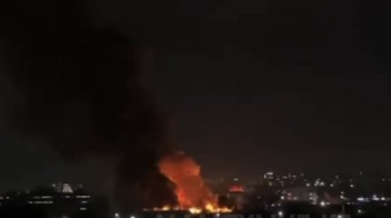 Сильный пожар разгорелся на складе в Алматы