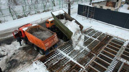 Снег начали плавить в Алматы