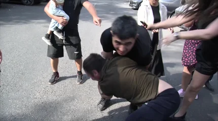 В Алматы обвиняют сотрудников полиции в незаконных действиях против мужчины с инвалидностью и его родных