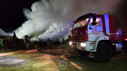 Мұнайлыда ағаш базар өртенді