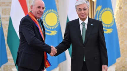 Токаев вручил Президенту Венгрии высшую награду за вклад в укрепление дружбы