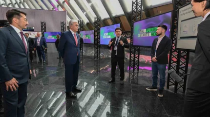 От умных стелек до цифровой медицины: Токаеву презентовали ИИ-решения