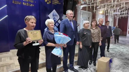 650 лет рабочего стажа: В ВКО наградили трудовую династию из Риддера