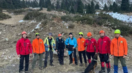 Туристу с повышенным давлением помогли спасатели в горах Заилийского Алатау
