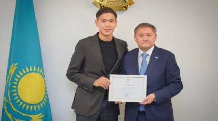 Юному спортсмену Шерхану Калмурзе вручили ректорский образовательный грант