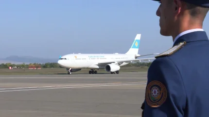 Касым-Жомарт Токаев прилетел в Азербайджан